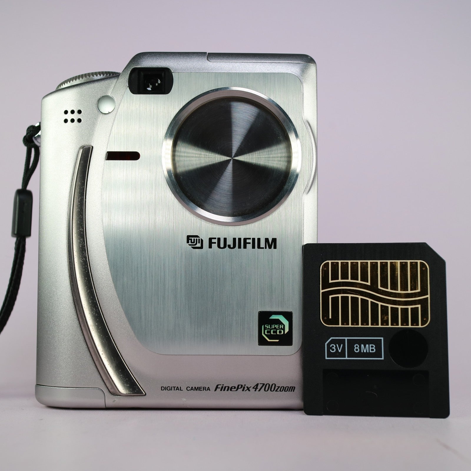 Fujifilm Digital Camera FinePix 4700 Zoom 2.4MP Silver Tested w