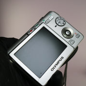 Olympus Digital Camera FE-190 6.0MP Silver Tested Full Working Set