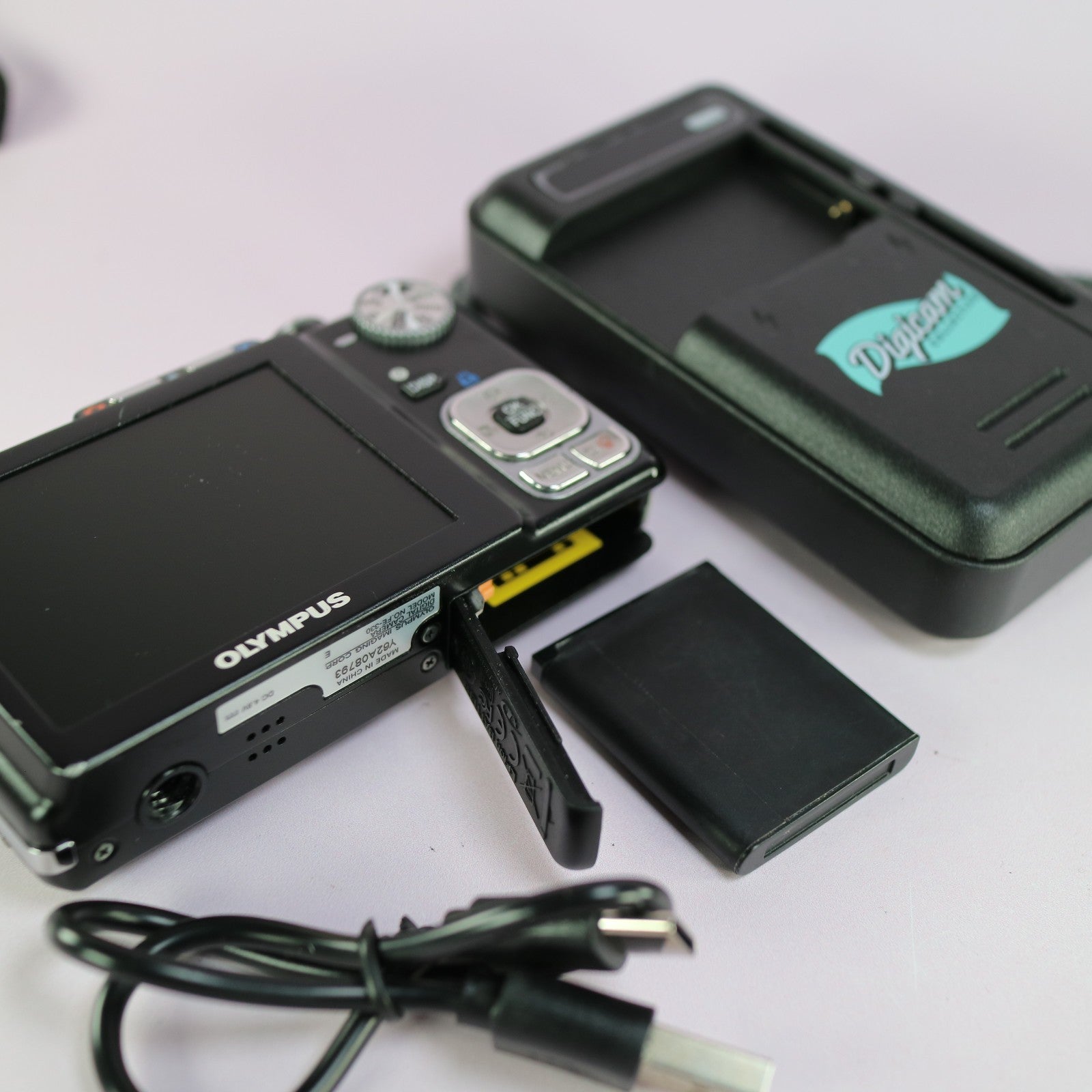 Olympus Digital Camera FE-330 8.0MP Black Tested Full Set