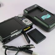 Olympus Digital Camera FE-330 8.0MP Black Tested Full Set
