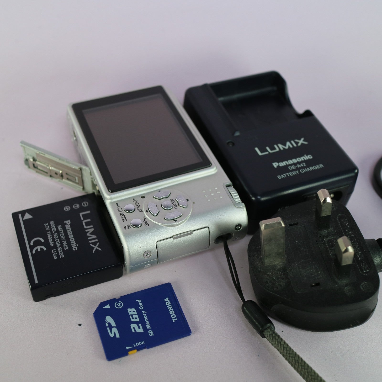 Panasonic Digital Camera Lumix DMC-FX12 7.2MP Silver Tested Full Working Set