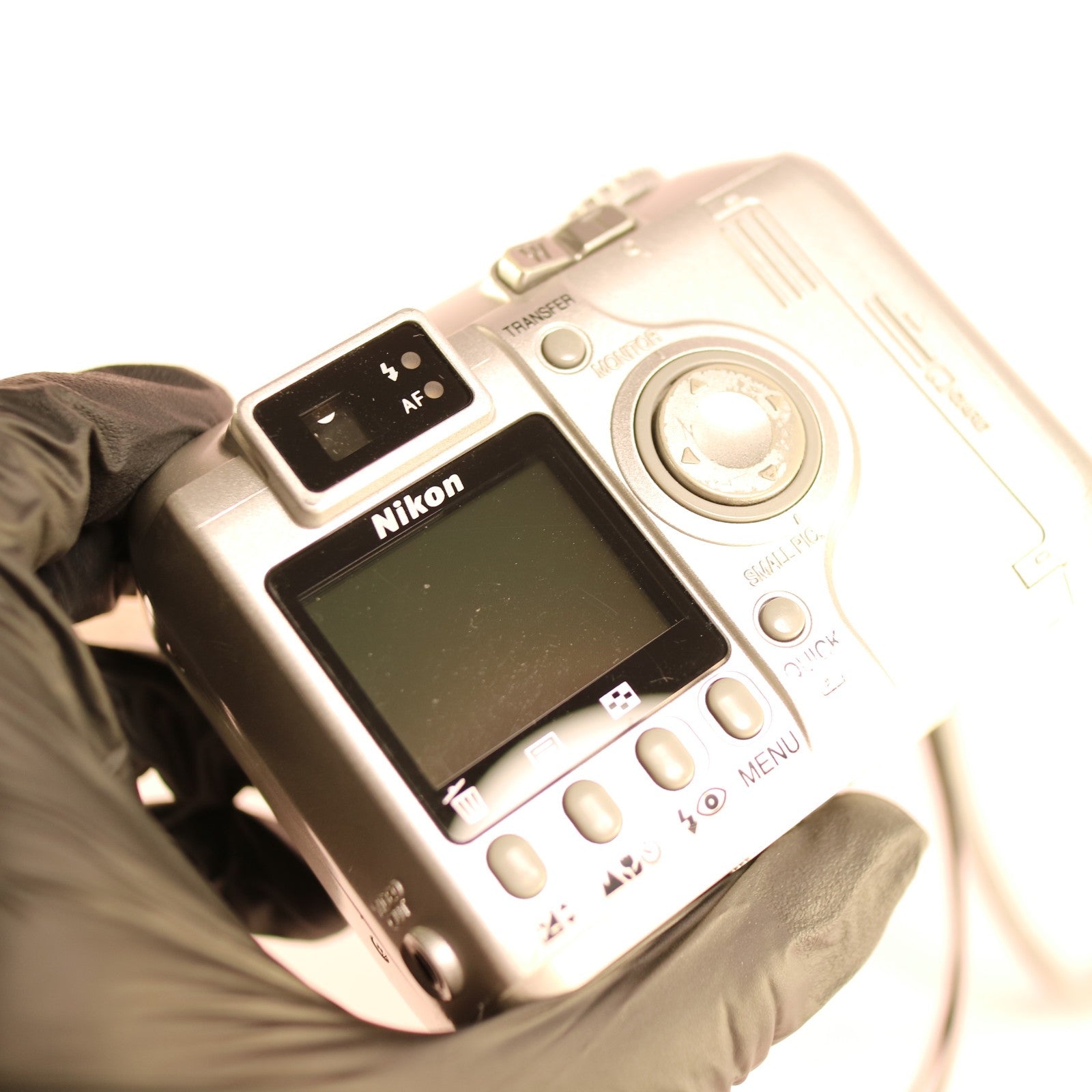 Nikon Digital Camera Coolpix 885 3.2MP Silver Tested