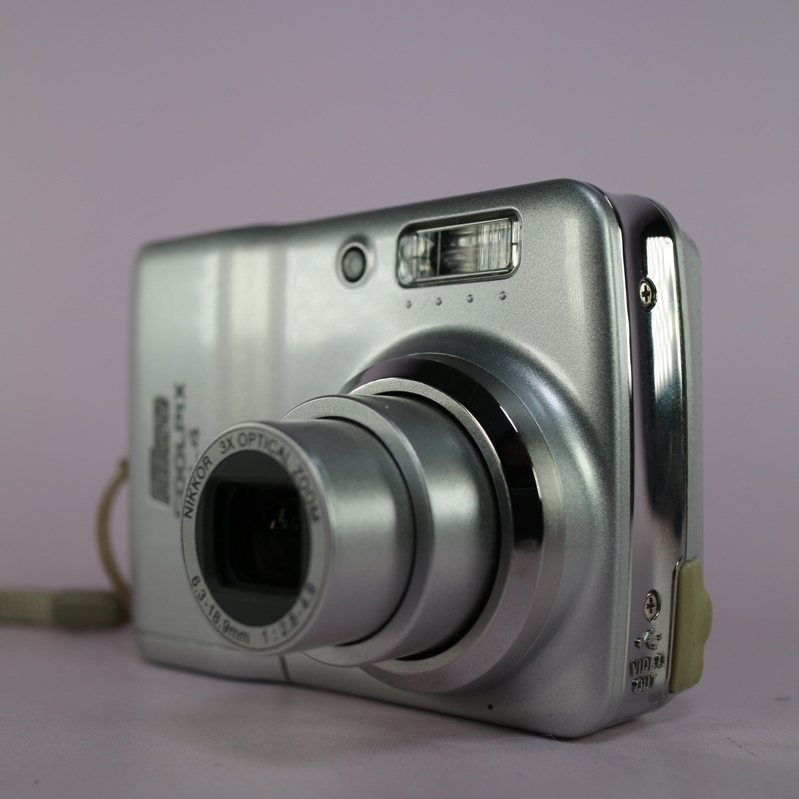 Nikon Digital Camera Coolpix L4 4.0MP Silver Tested