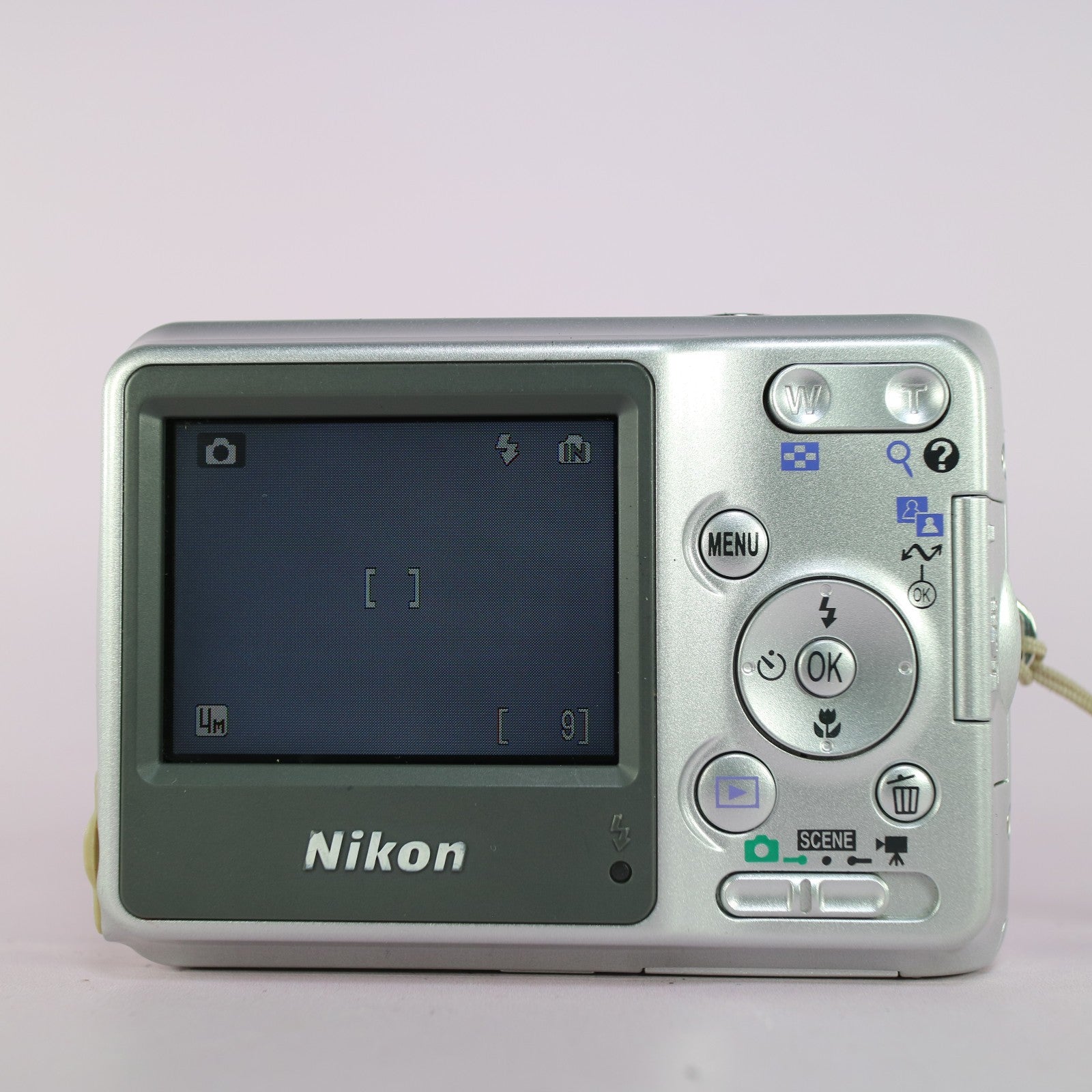 Nikon Digital Camera Coolpix L4 4.0MP Silver Tested