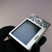 Nikon Digital Camera Coolpix S3 6.0MP Silver Tested Full Working Set