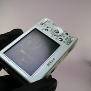 Nikon Digital Camera Coolpix S1 5.1MP White Tested Full Working Set