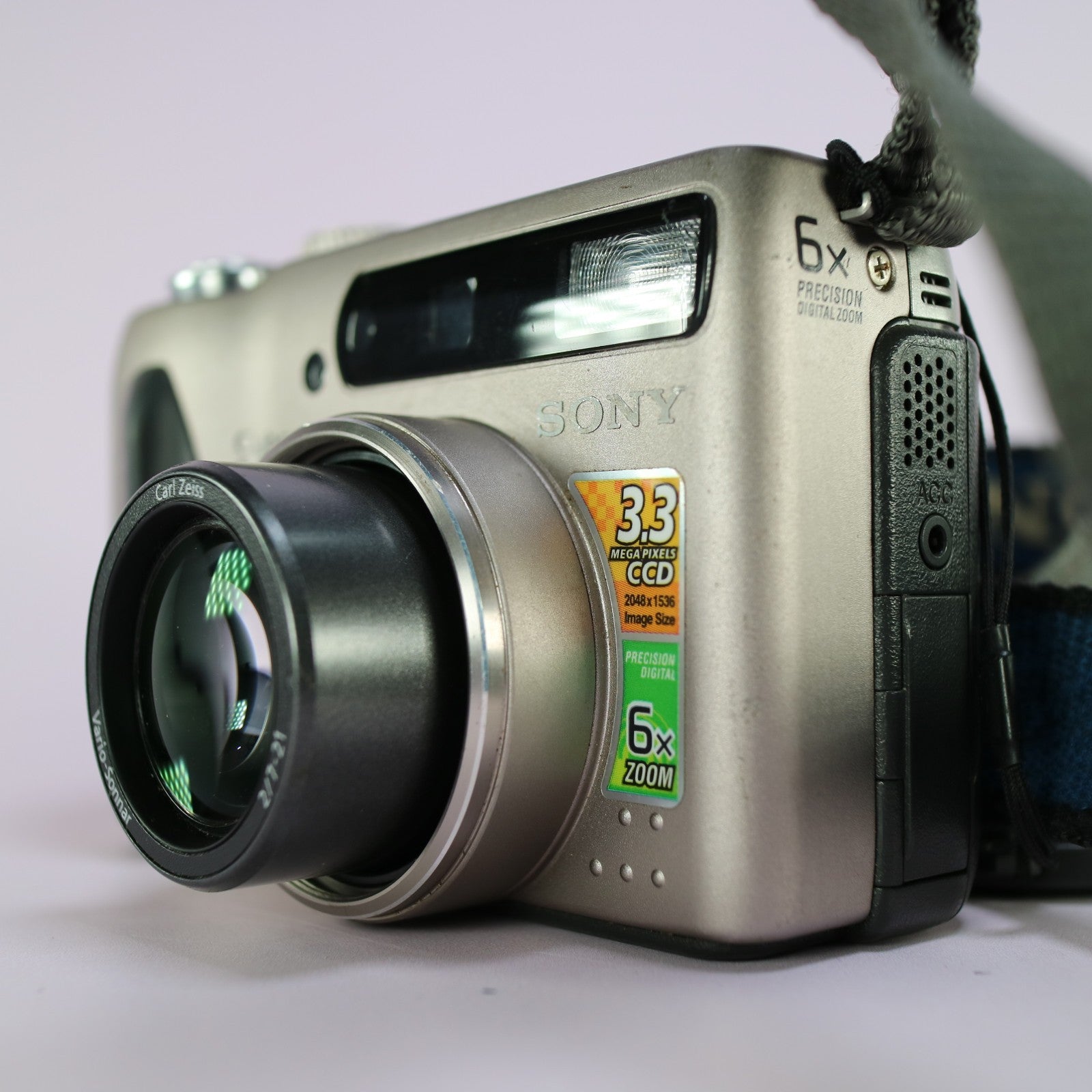 Sony Cybershot DSC-S75 3.3MP Compact Digital Camera Silver Tested Full Set