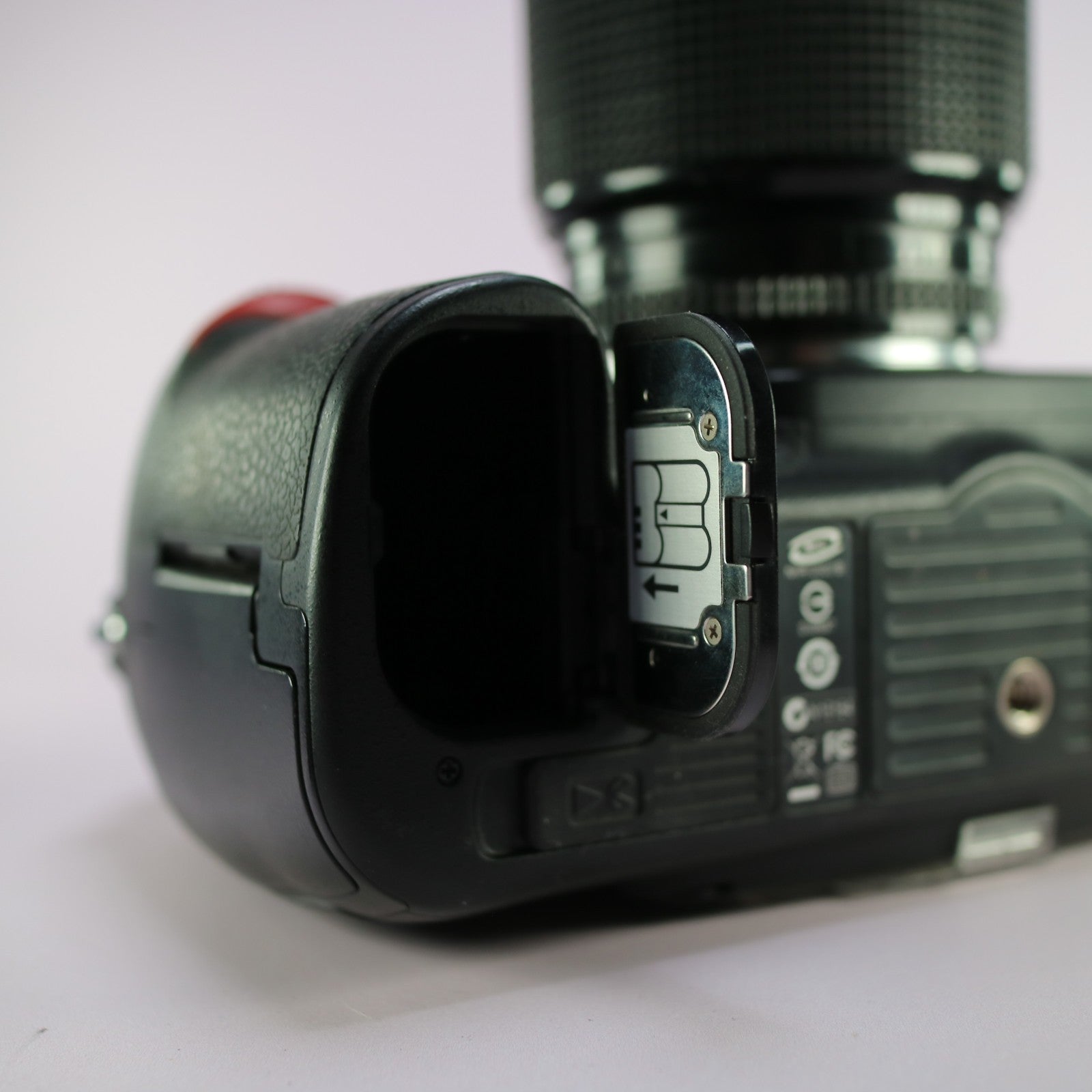 Nikon DSLR D300 12.3MP Black w/ Nikkor 35-70mm f/2.8D Tested 19868 Actuations
