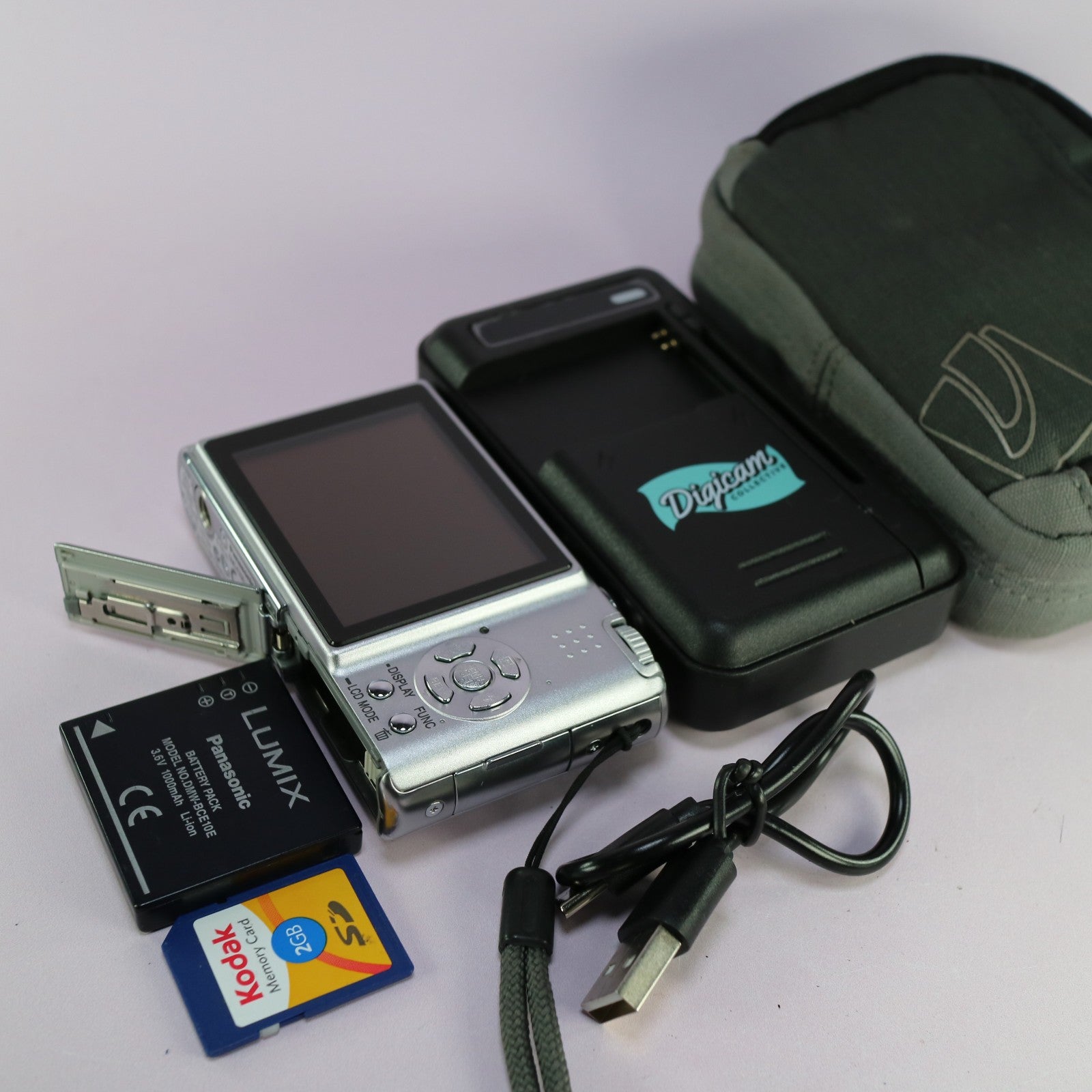 Panasonic Digital Camera Lumix DMC-FX30 7.2MP Silver Tested Full Working Set