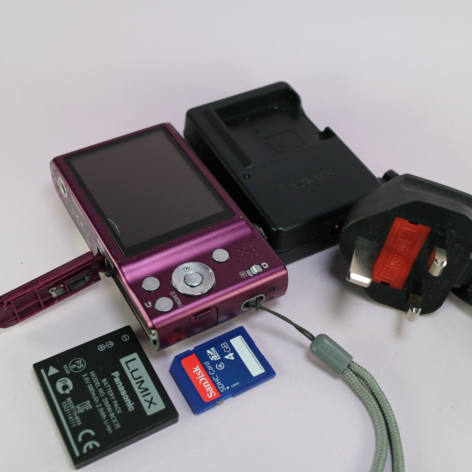 Panasonic Digital Camera Lumix DMC-FS35 16.1MP Purple Tested Full Working Set