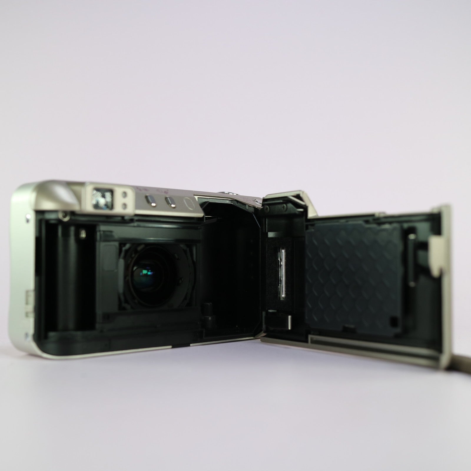 Minolta Riva Zoom 125 35mm Film Point and Shoot Camera Silver Tested