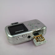 Olympus Camedia C-160 Zoom 2.0MP Compact Digital Camera Silver Tested