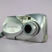 Olympus Digital Camera Camedia D-560 Zoom 3.2MP Silver Tested