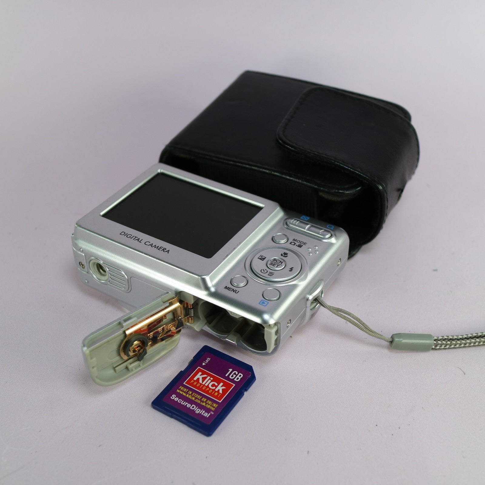 Vivitar Digital Camera Vivicam 8325 8.0MP Silver Tested