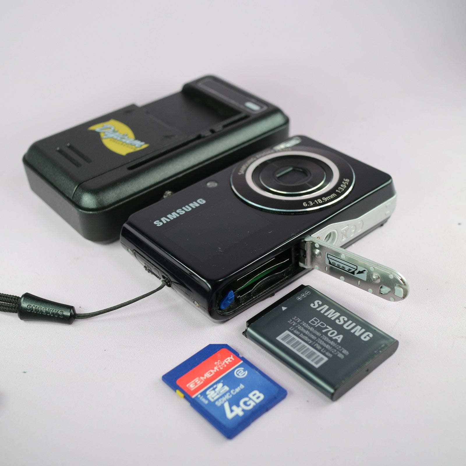Samsung Digital Camera PL100 12.2MP Selfie Screen Black Tested Full Working Set