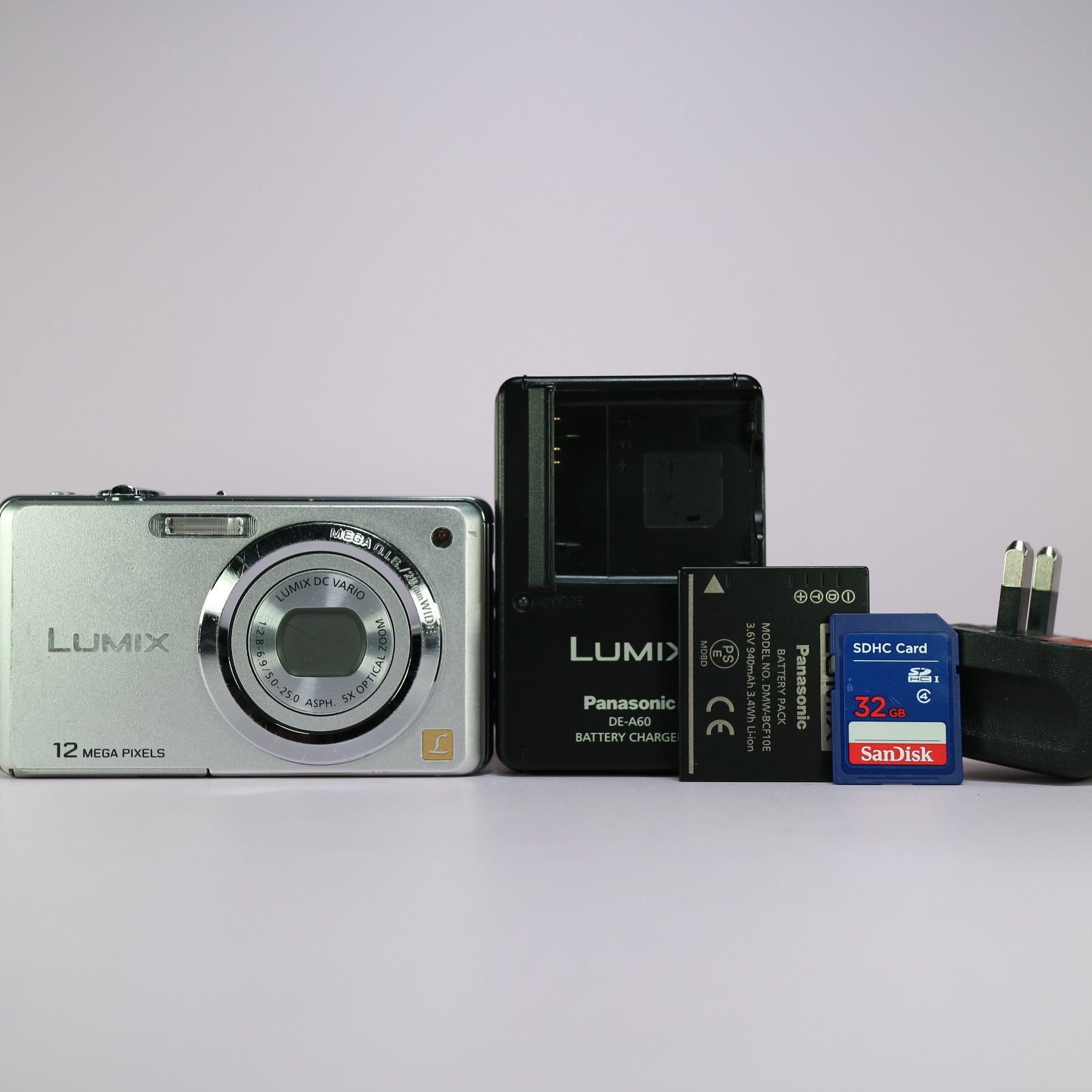 Panasonic Lumix DMC-FS10 12.1MP Digital Camera Silver Tested Full Working Set