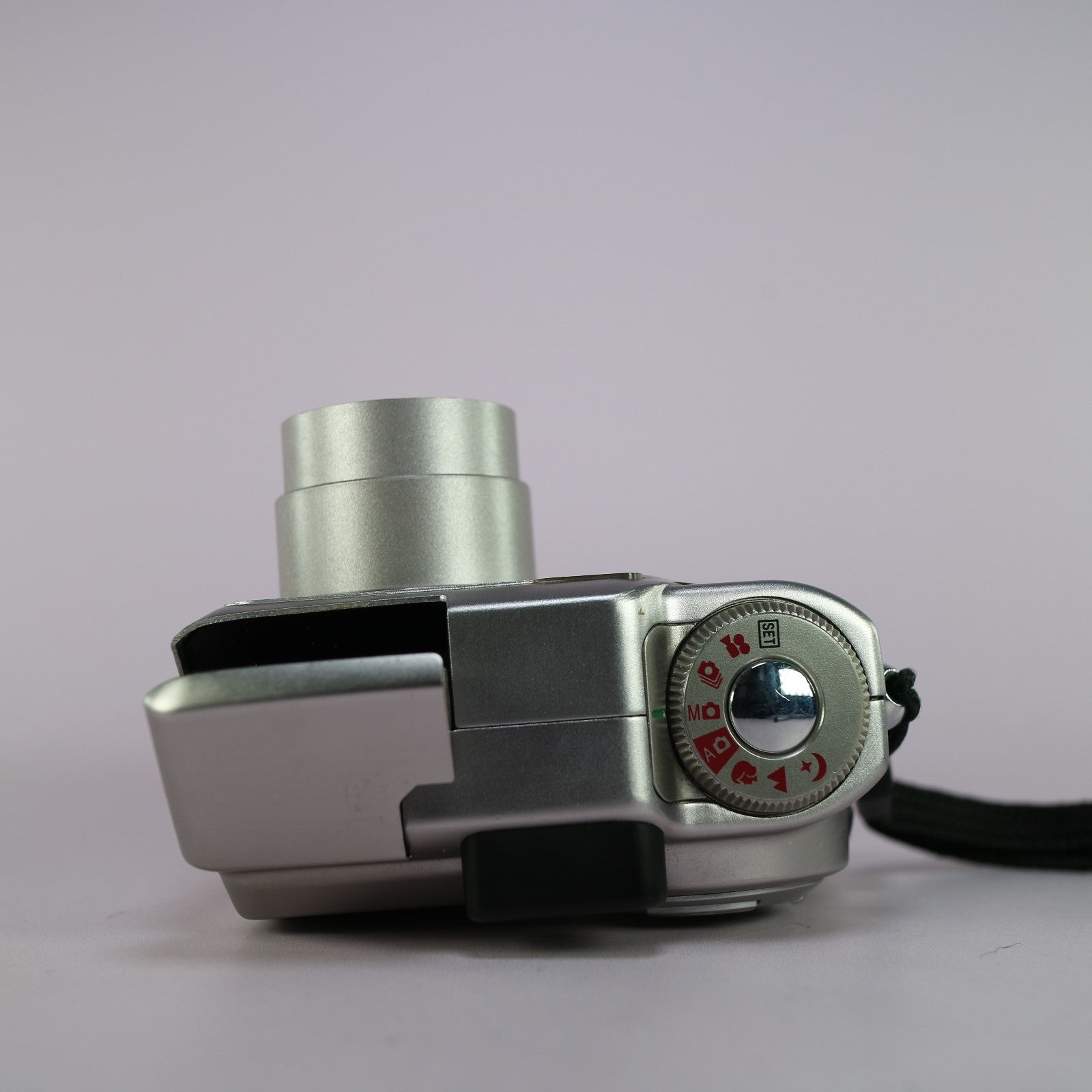 Fujifilm Digital Camera FinePix 4700 Zoom 2.4MP Silver Tested