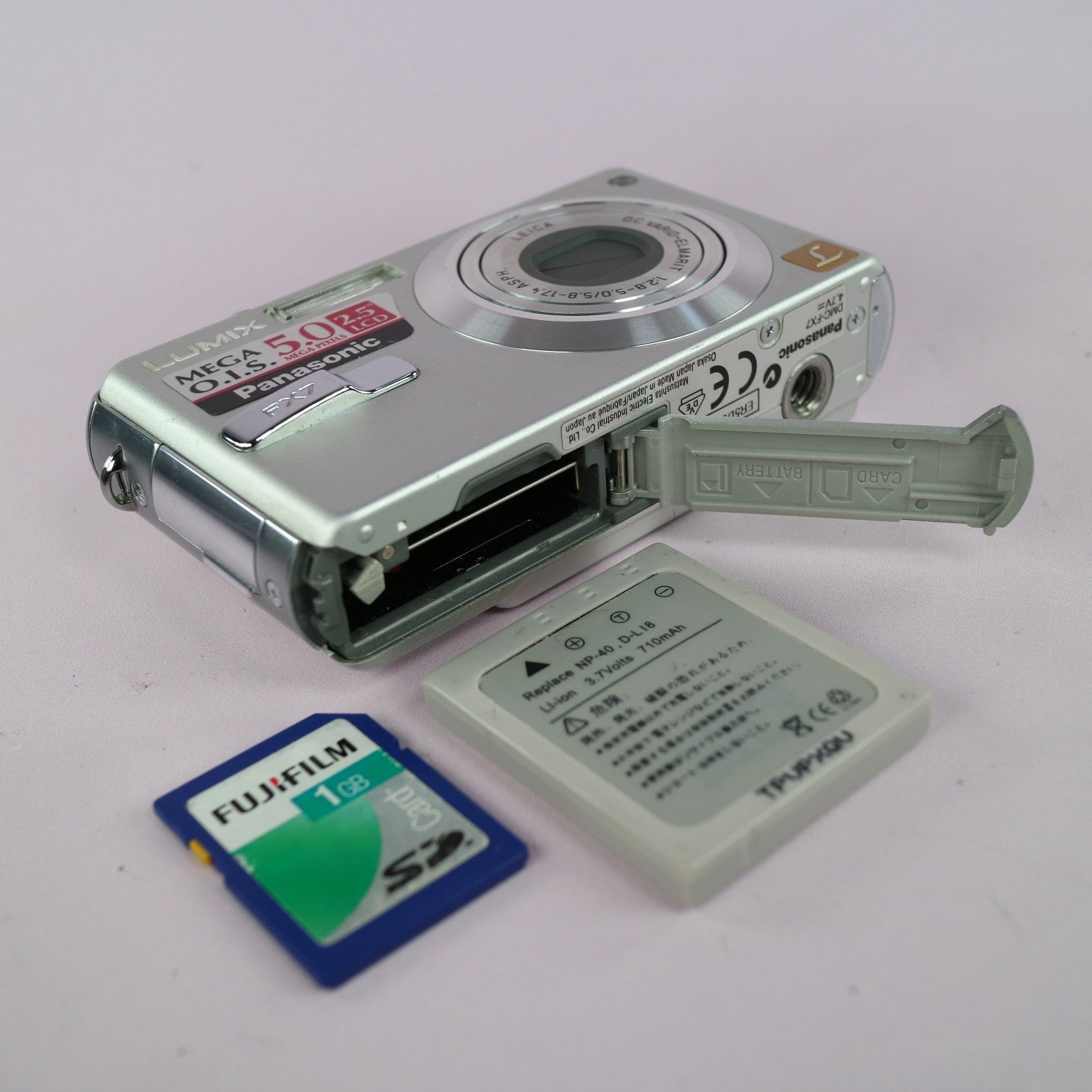 Panasonic Digital Camera Lumix DMC-FX7 5.0MP Silver Tested Full Working Set