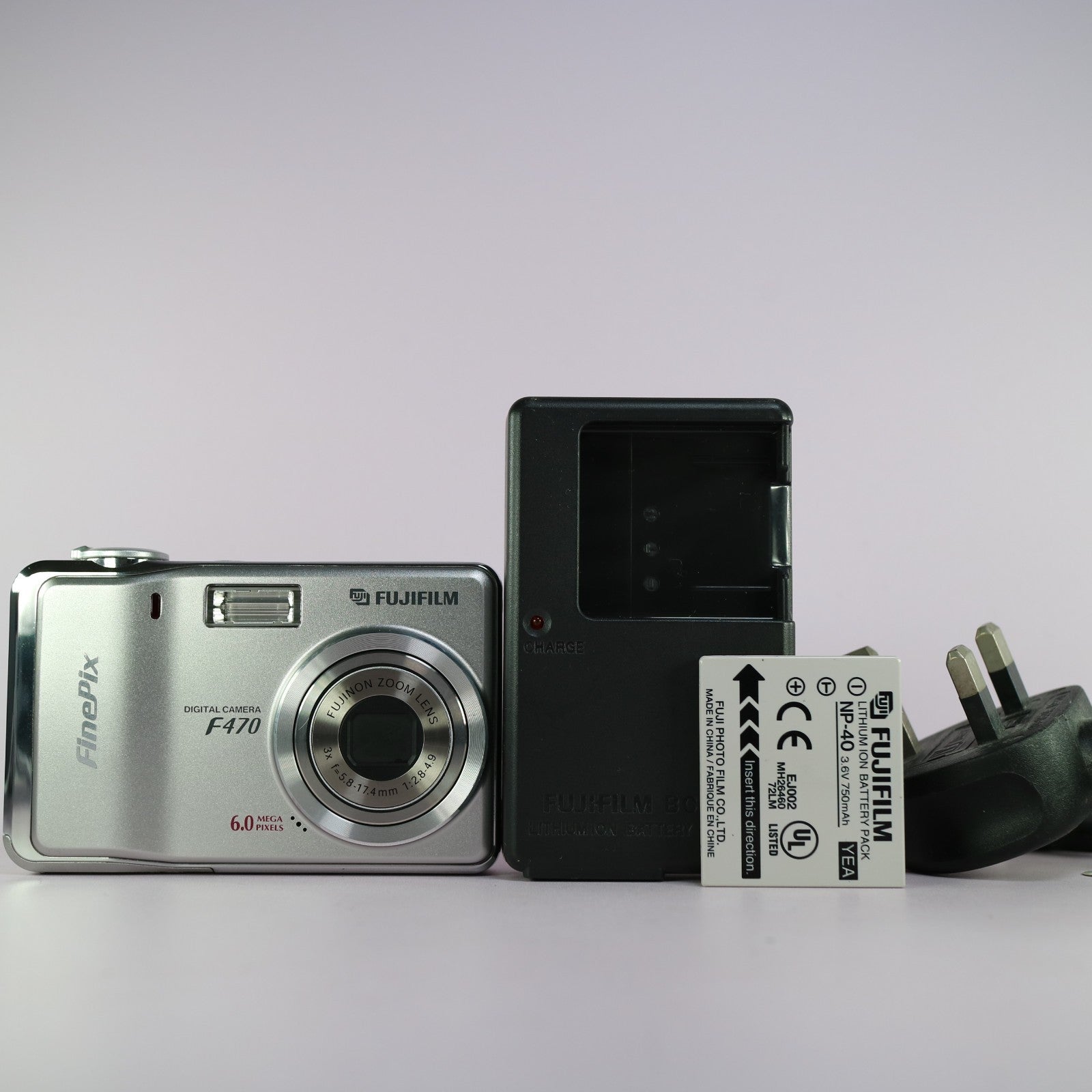 Fujifilm Digital Camera FinePix F470 6.0MP Silver Tested Full Set