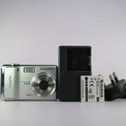 Fujifilm Digital Camera FinePix F470 6.0MP Silver Tested Full Set