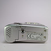 Fujifilm Digital Camera FinePix 4700 Zoom 2.4MP Silver Tested w/ Smartmedia Card
