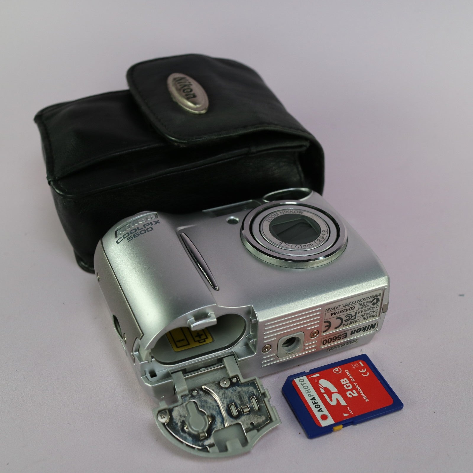 Nikon Digital Camera Coolpix 5600 5.1MP Silver Tested