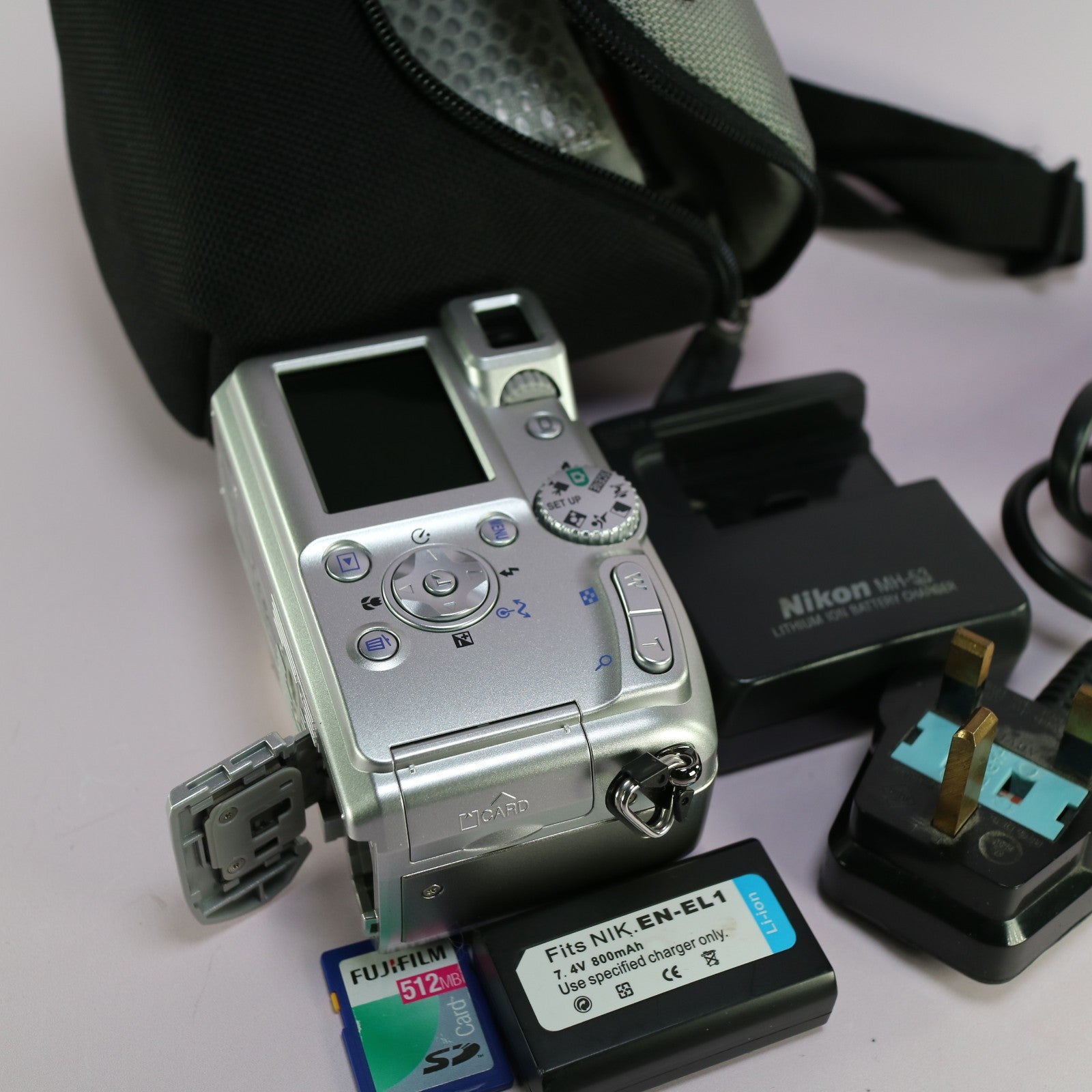 Nikon Digital Camera Coolpix 4800 ED 4.0MP Silver Tested Full Working Set
