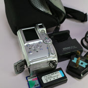 Nikon Digital Camera Coolpix 4800 ED 4.0MP Silver Tested Full Working Set