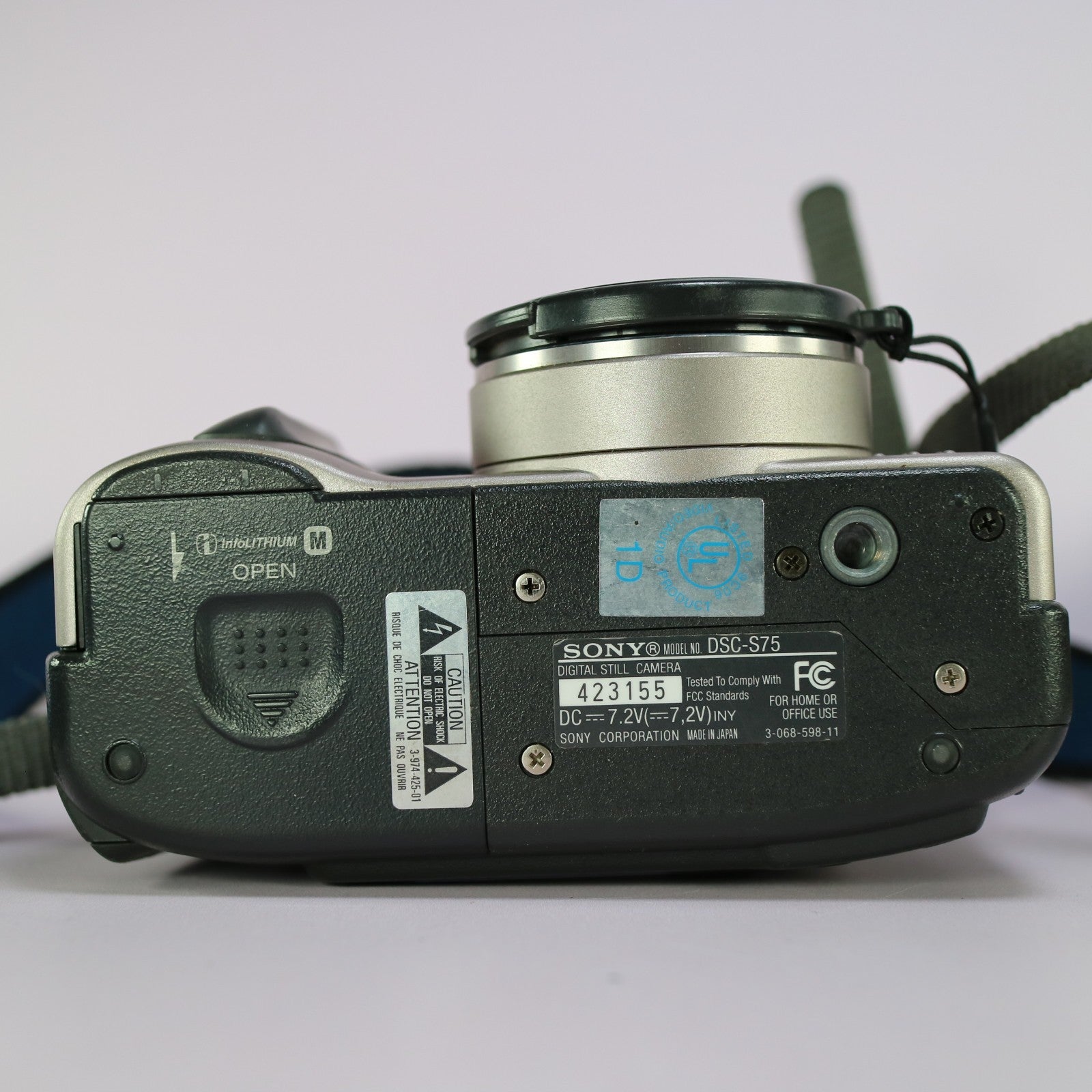 Sony Cybershot DSC-S75 3.3MP Compact Digital Camera Silver Tested Full Set
