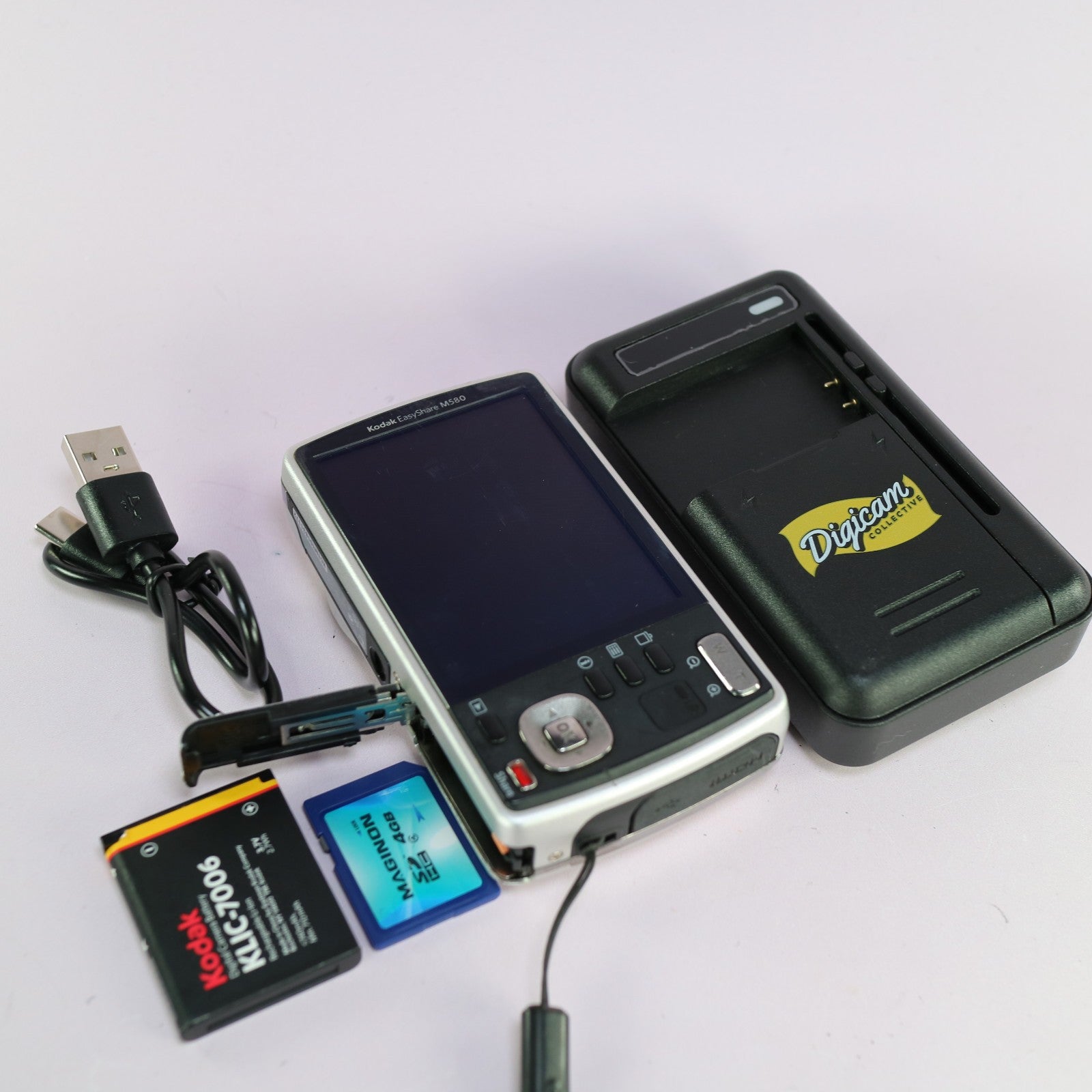 Kodak Digital Camera EasyShare M580 14.0MP Silver Tested Full Working Set