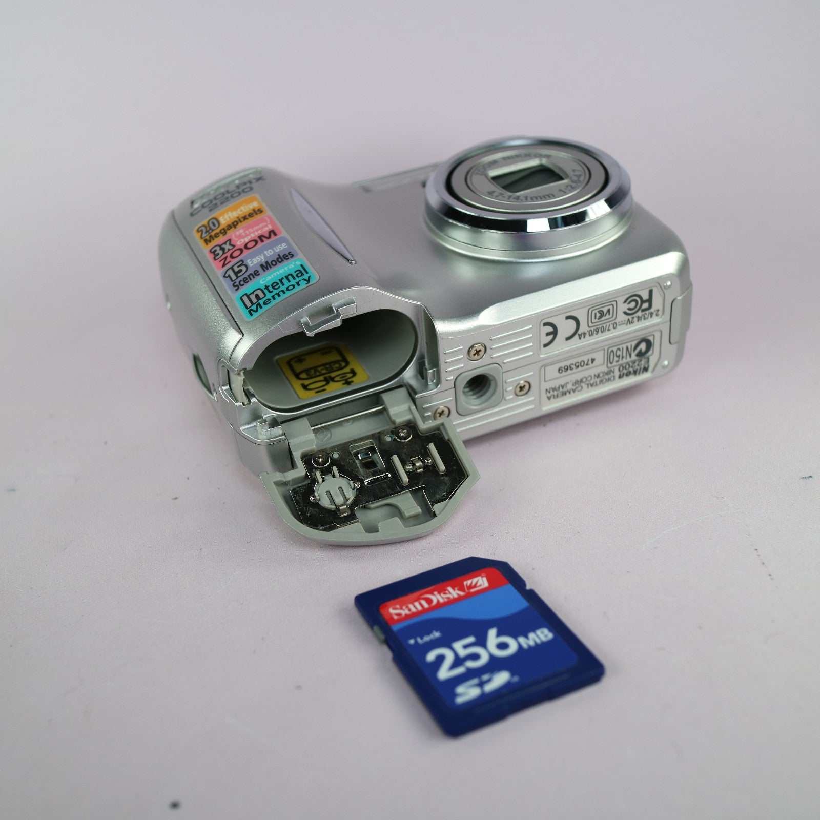 Nikon Digital Camera Coolpix 2200 2.0MP Silver Tested