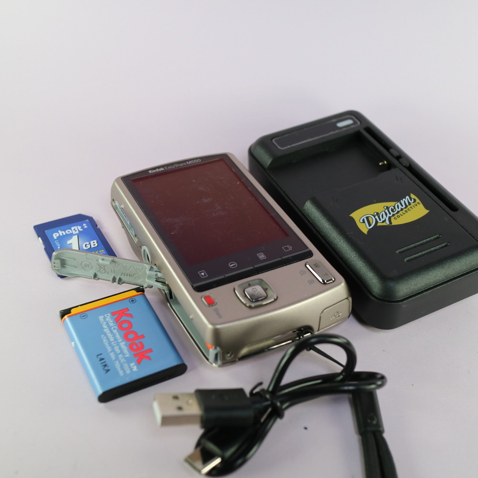 Kodak Digital Camera EasyShare M550 12.0MP Silver Tested Full Working Set