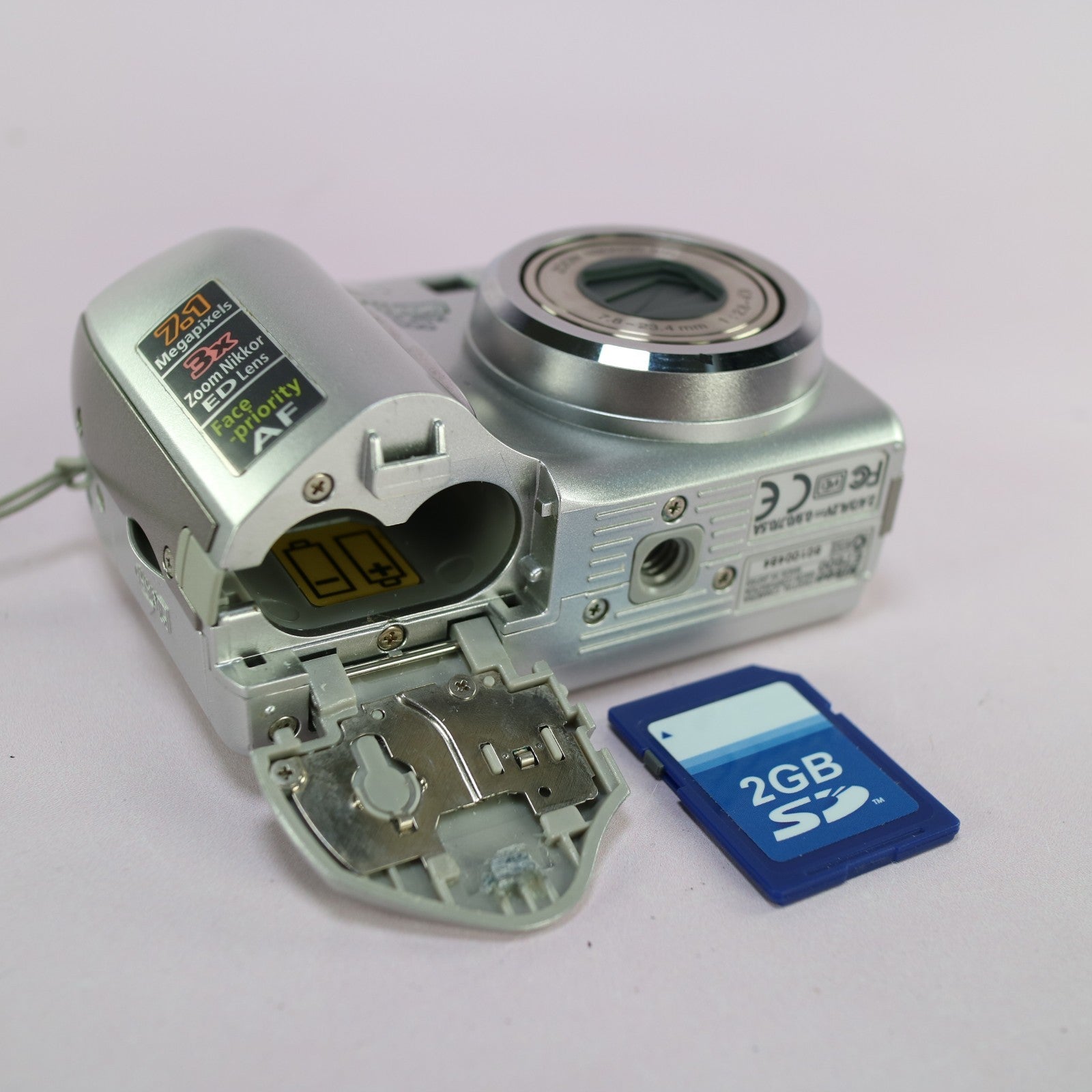 Nikon Digital Camera Coolpix 7600 7.1MP Silver Tested