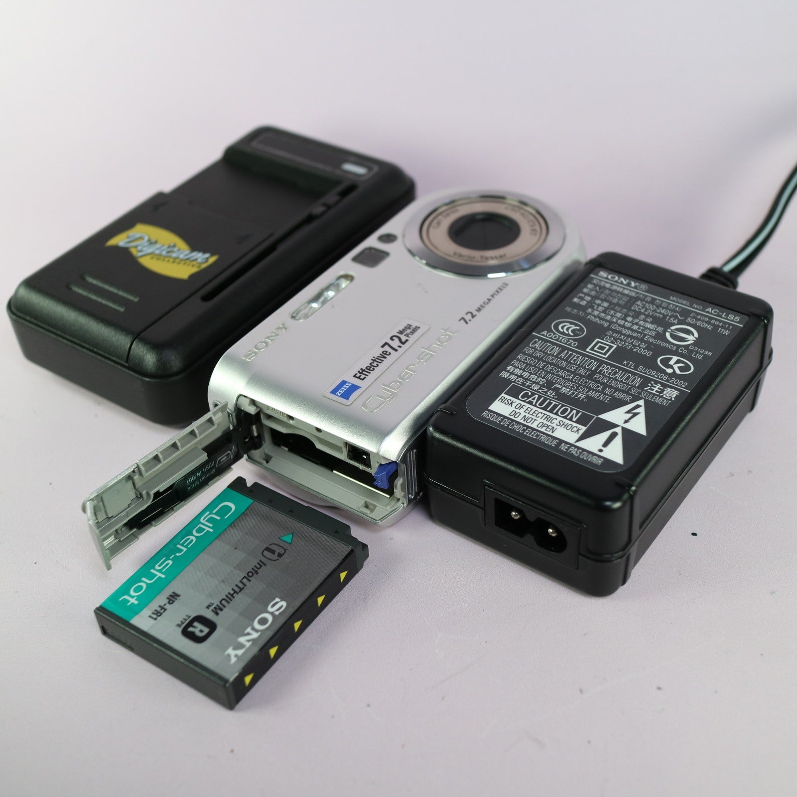 Sony Digital Camera Cybershot DSC-P200 7.2MP Silver Tested Full Set