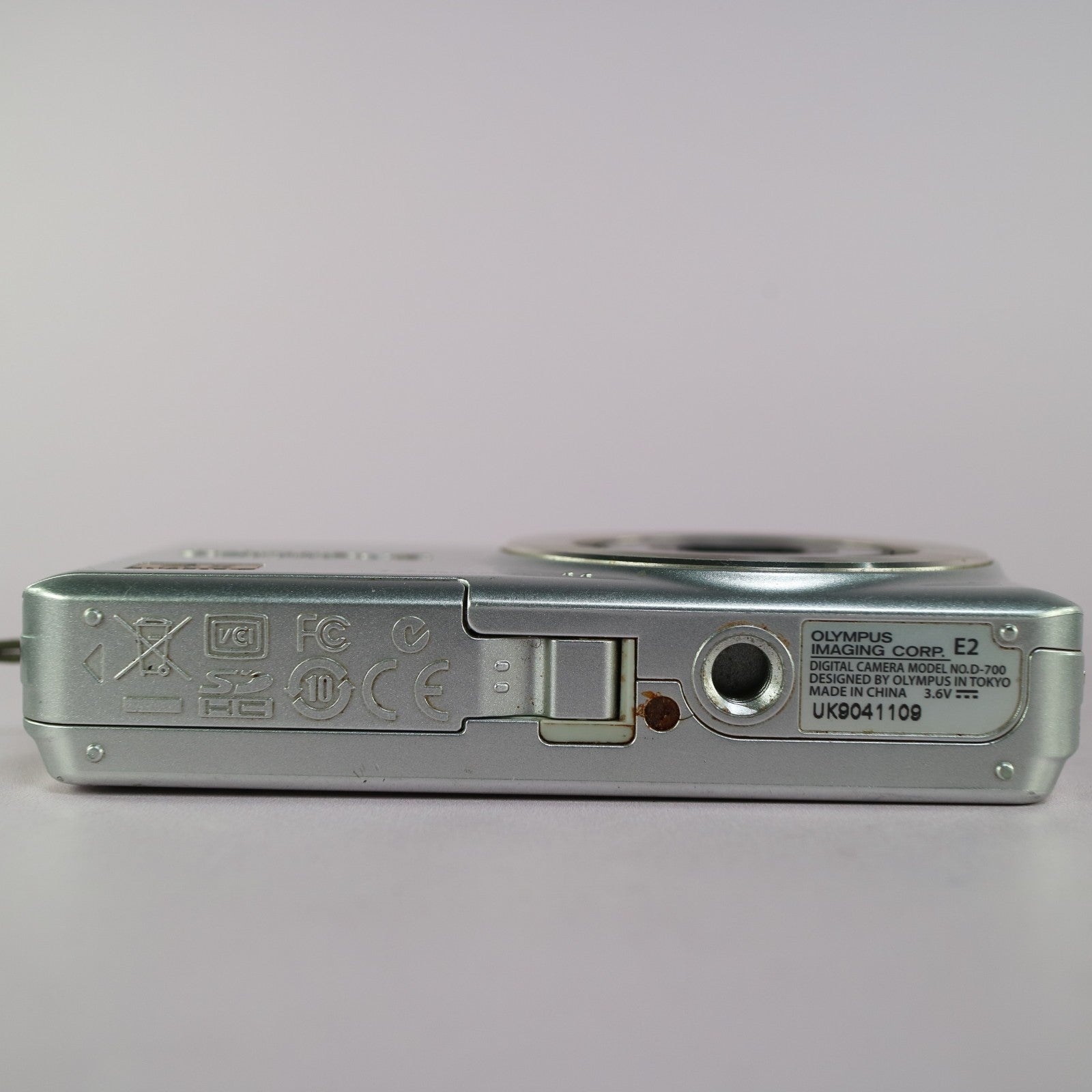 Olympus Digital Camera D-700 12.0MP Silver Tested Full Working Set