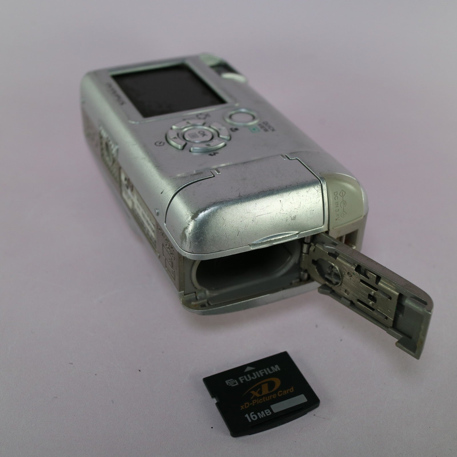 Olympus Digital Camera Camedia C-460 Zoom Del Sol 4.0MP Silver Tested W/ xD Card