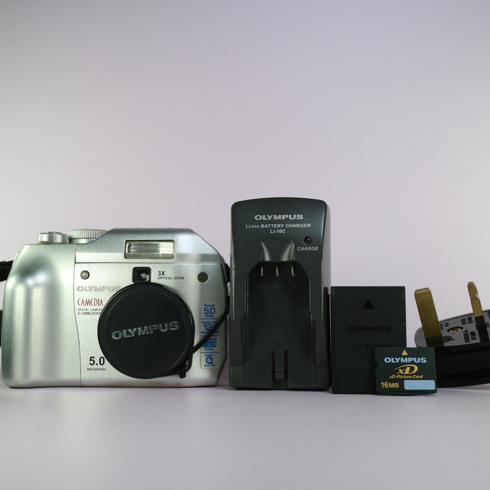 Olympus Camedia C-5000 Zoom 5.0MP Digital Camera Silver Tested Full Working Set