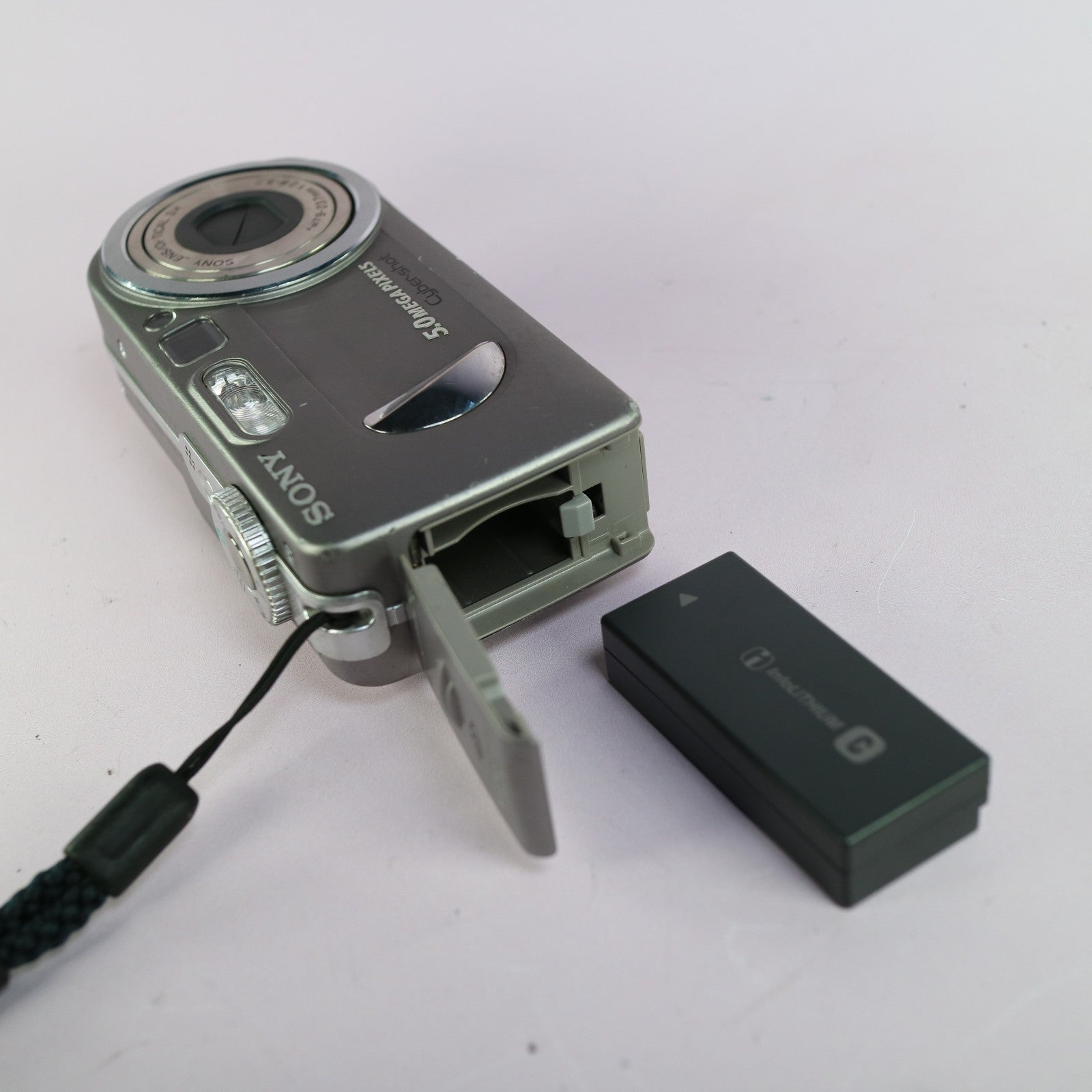 Sony Digital Camera Cybershot DSC-P10 5.0MP Silver Tested