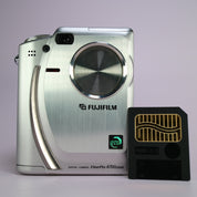 Fujifilm Digital Camera FinePix 4700 Zoom 2.4MP Silver Tested w/ Smartmedia Card