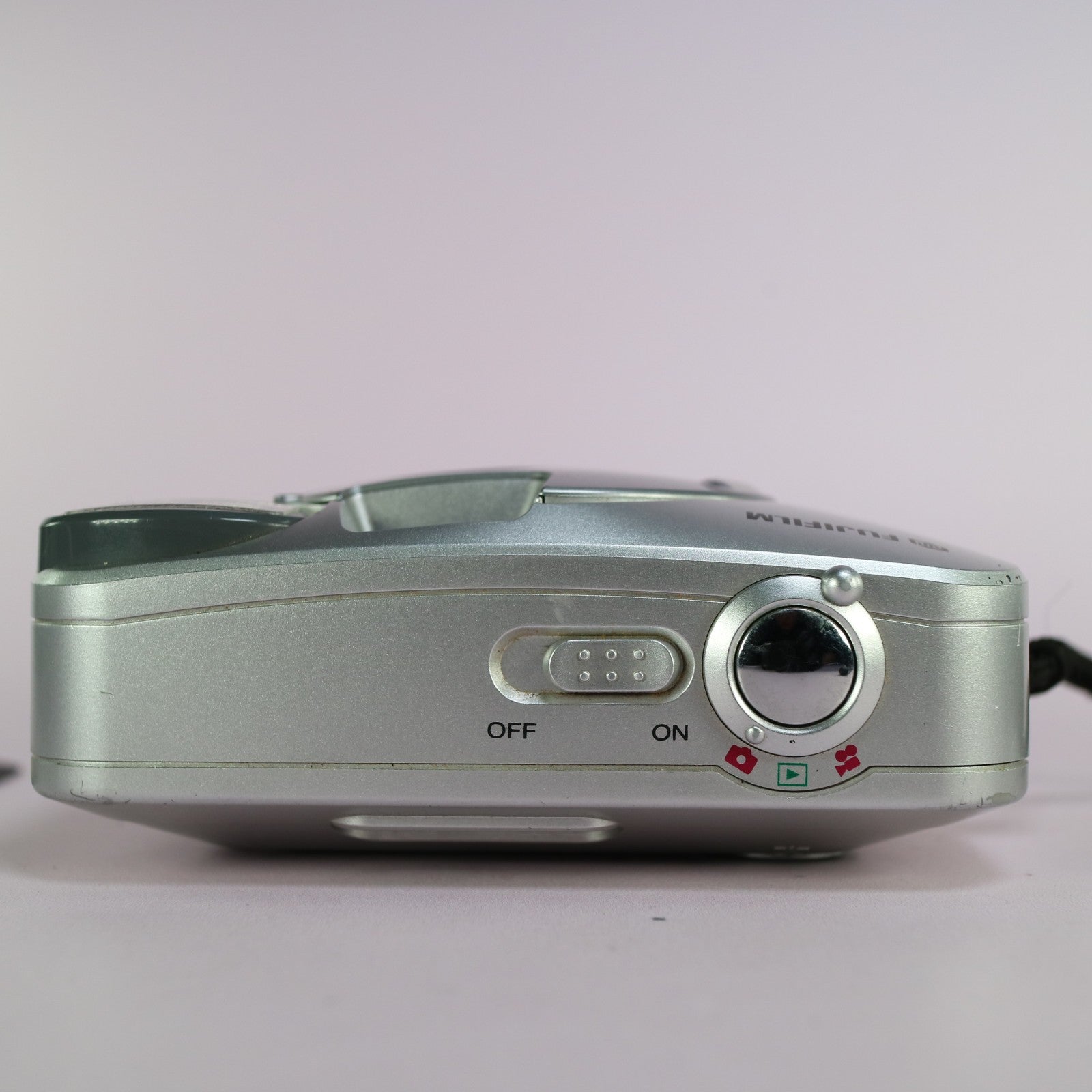 Fujifilm FinePix A201 2.0MP Digital Camera Silver Tested w/ Smartmedia Card