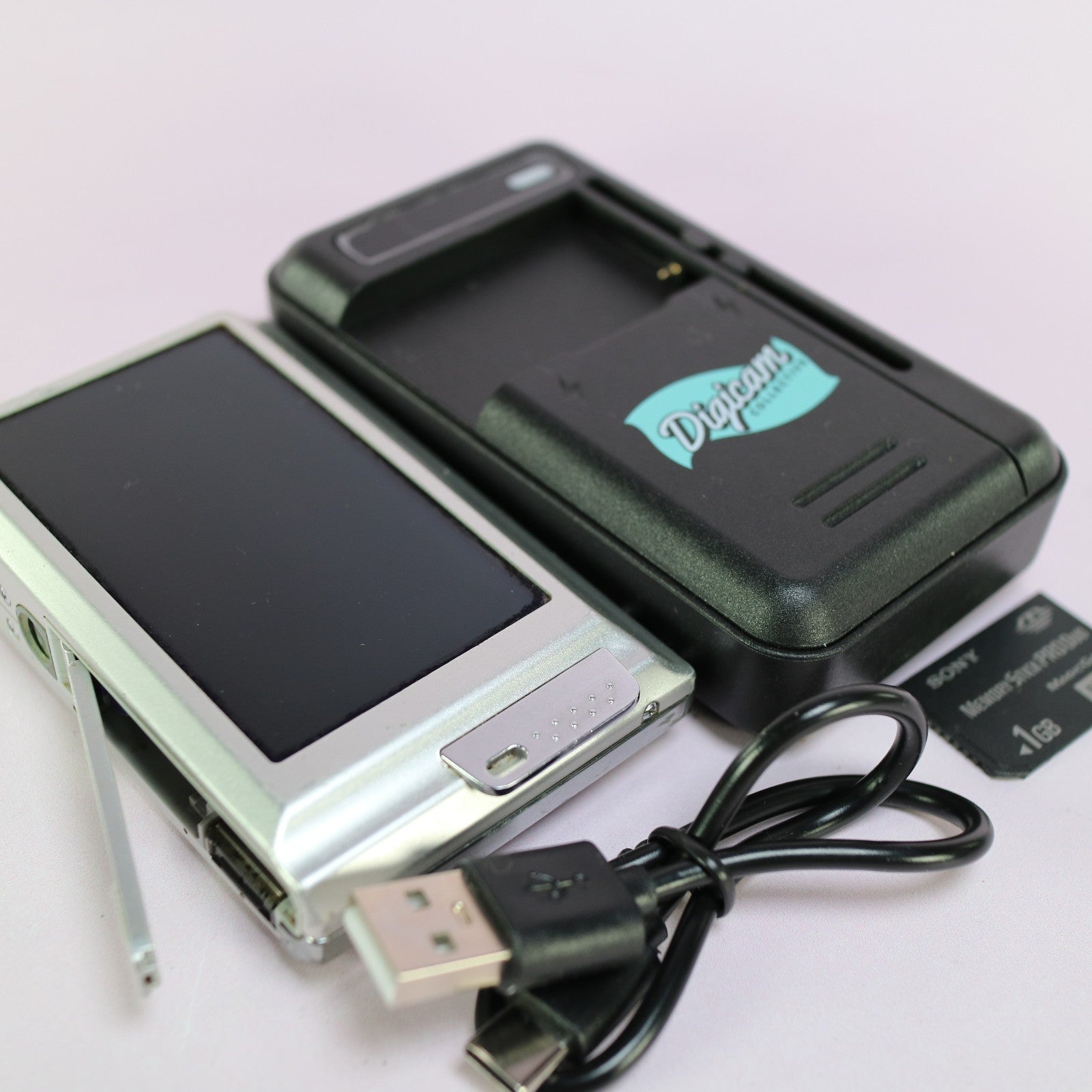 Sony Digital Camera Cybershot DSC-T70 8.1MP Silver Tested