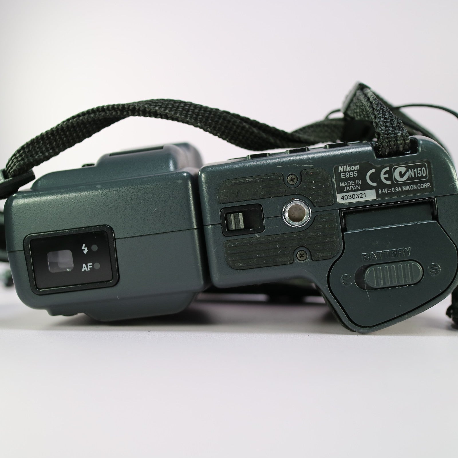 Nikon Digital Camera Coolpix 995 3.2MP Black Tested Full Working Set