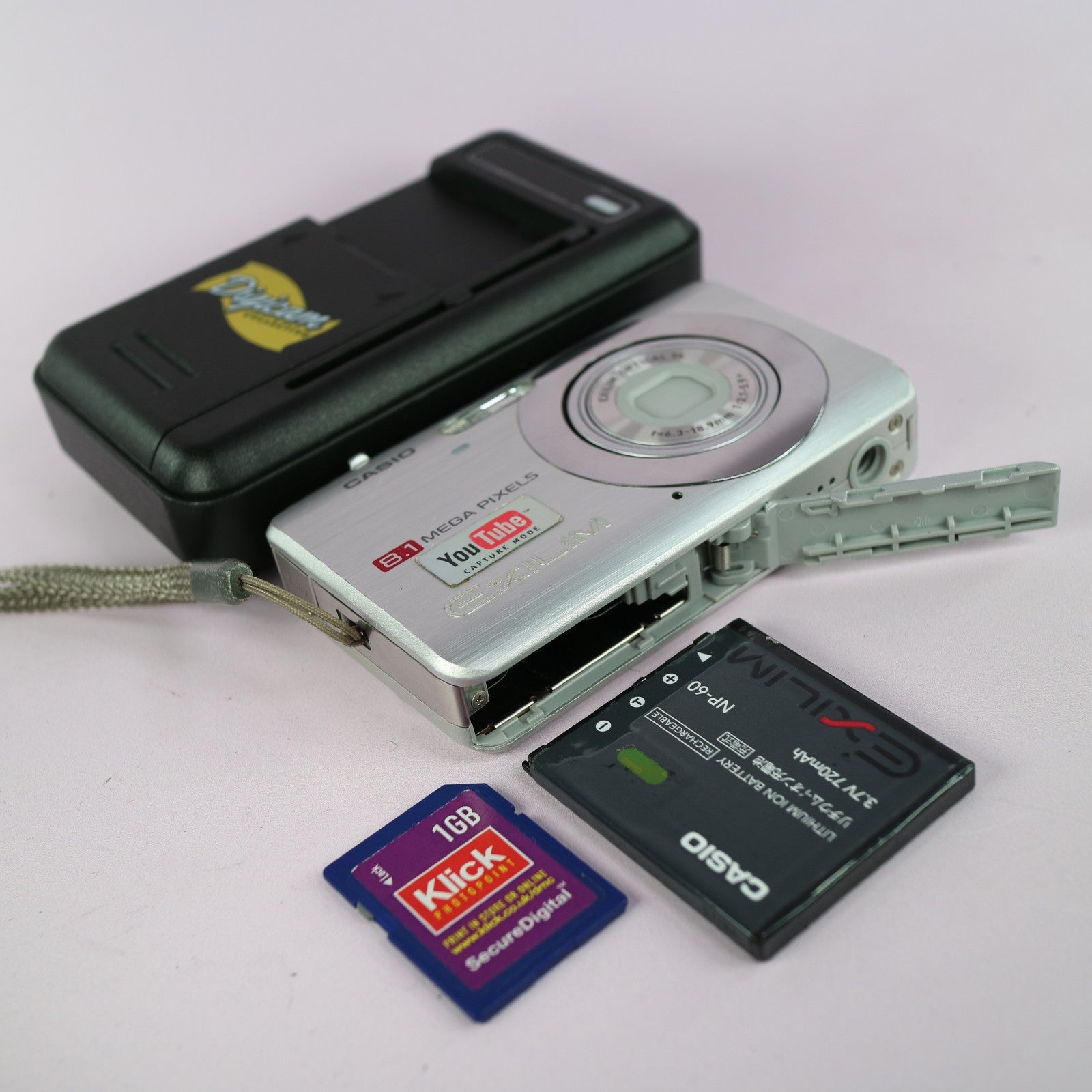 Casio Digital Camera Exilim EX-Z20 8.1MP Silver Tested Full Working Set