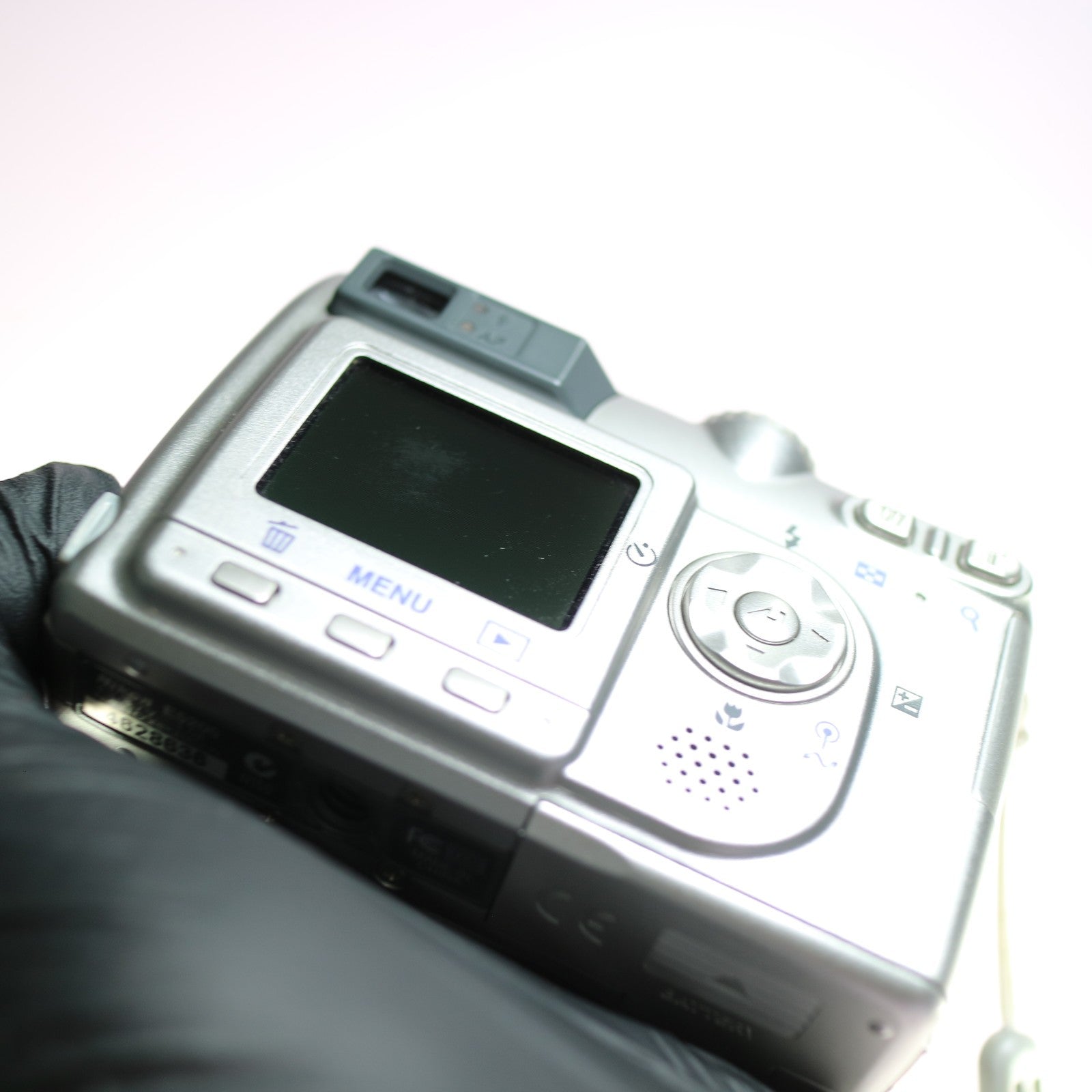 Nikon Digital Camera Coolpix 5200 5.1MP Silver Tested Full Working Set