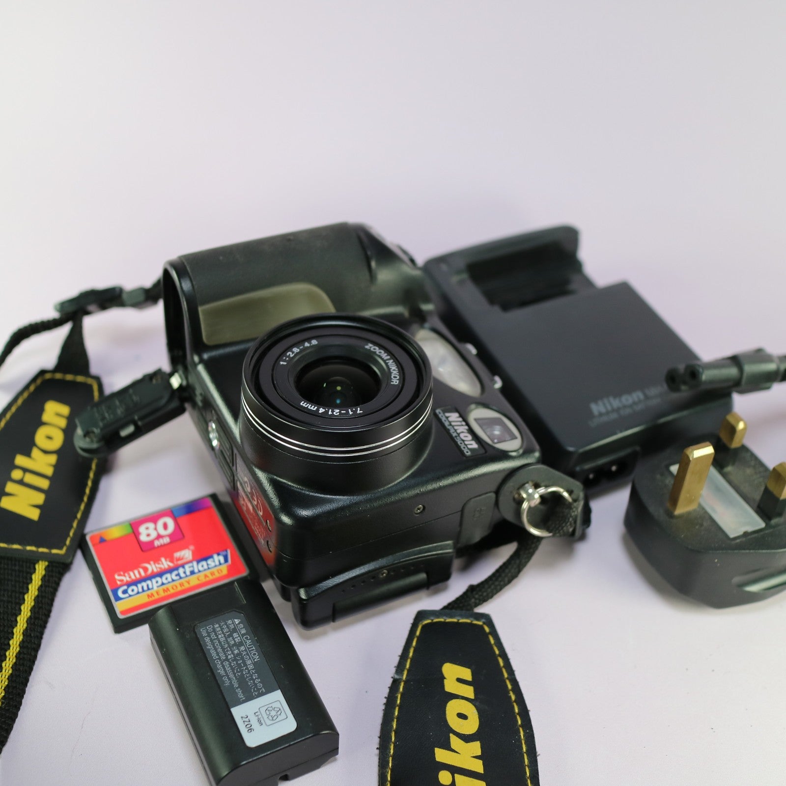 Nikon Digital Camera Coolpix 5000 5.1MP Flip Screen Black Tested Full Set
