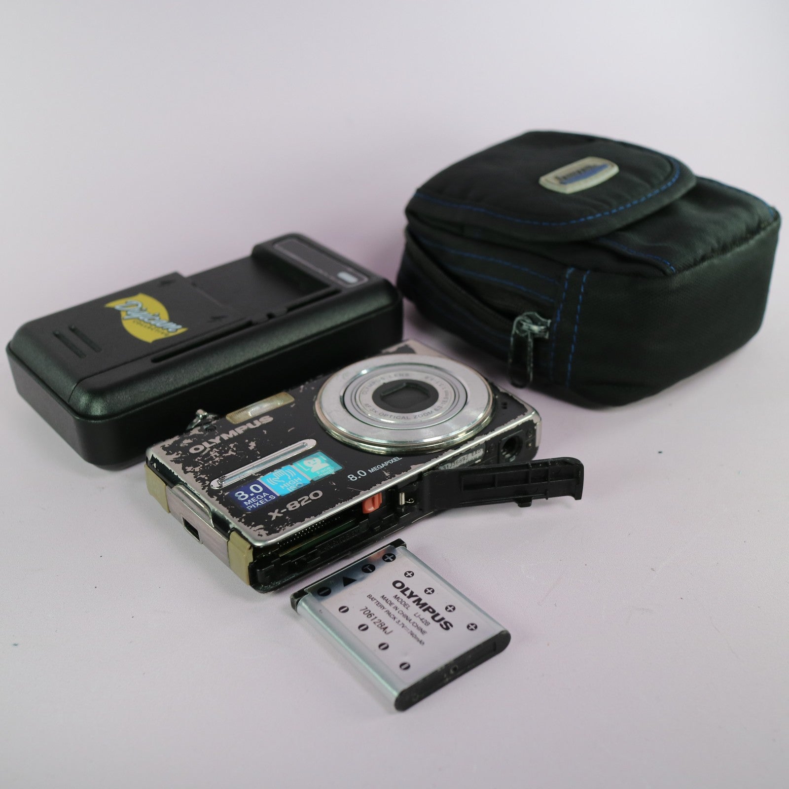 Olympus Digital Camera X-820 8.0MP Black Tested Full Set