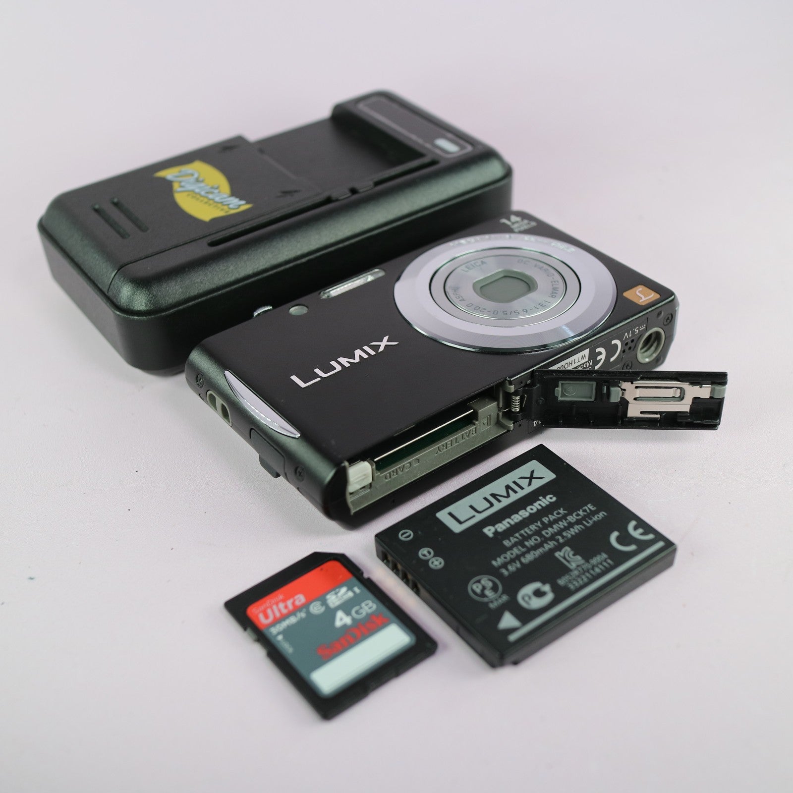 Panasonic Digital Camera Lumix DMC-FS16 14.1MP Black Tested Full Working Set