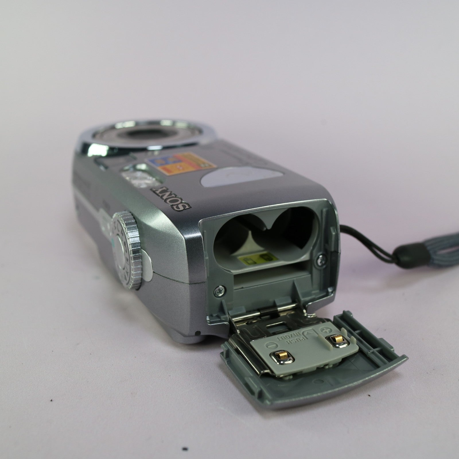 Sony Digital Camera Cybershot DSC-P93 5.1MP Silver Tested