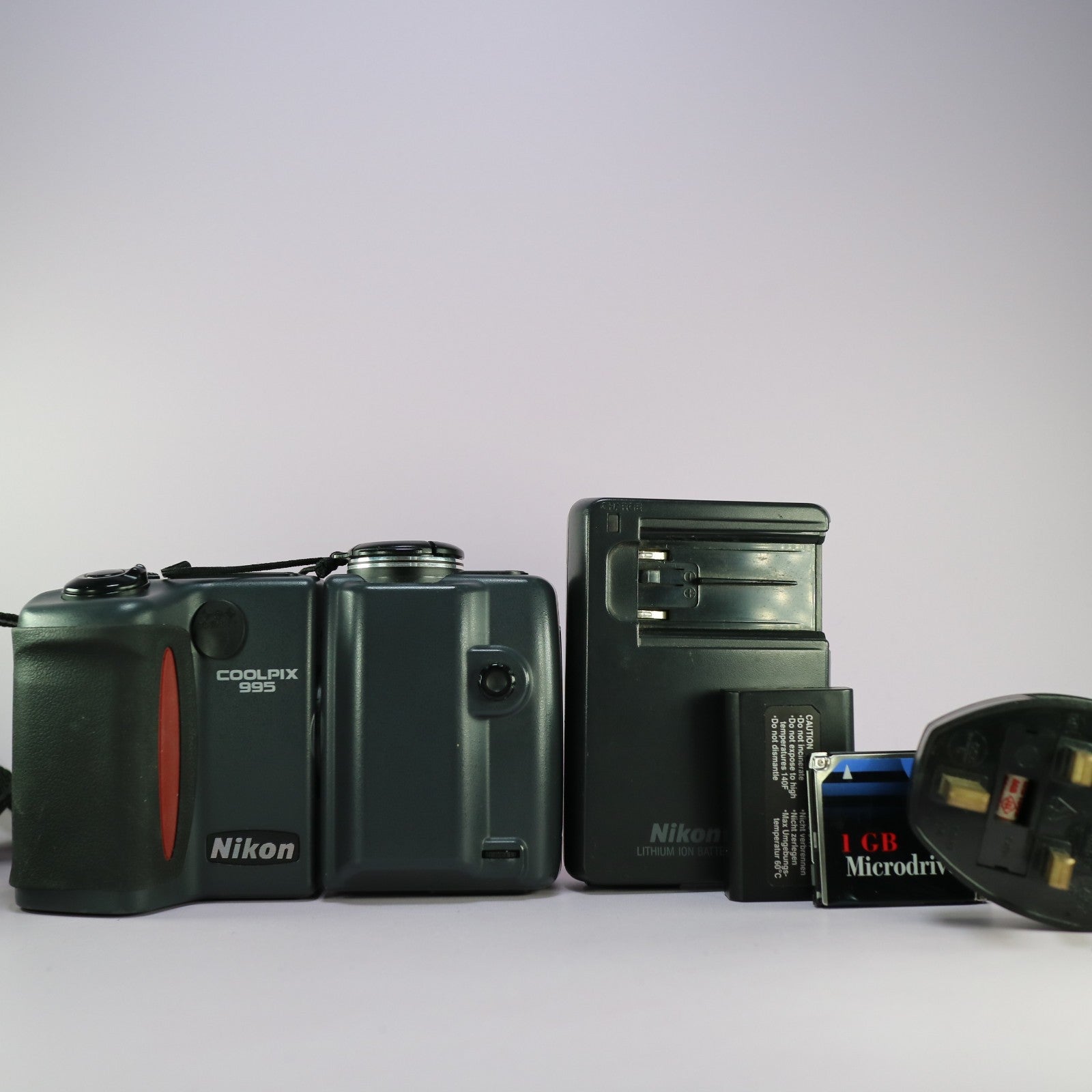 Nikon Digital Camera Coolpix 995 3.2MP Black Tested Full Working Set