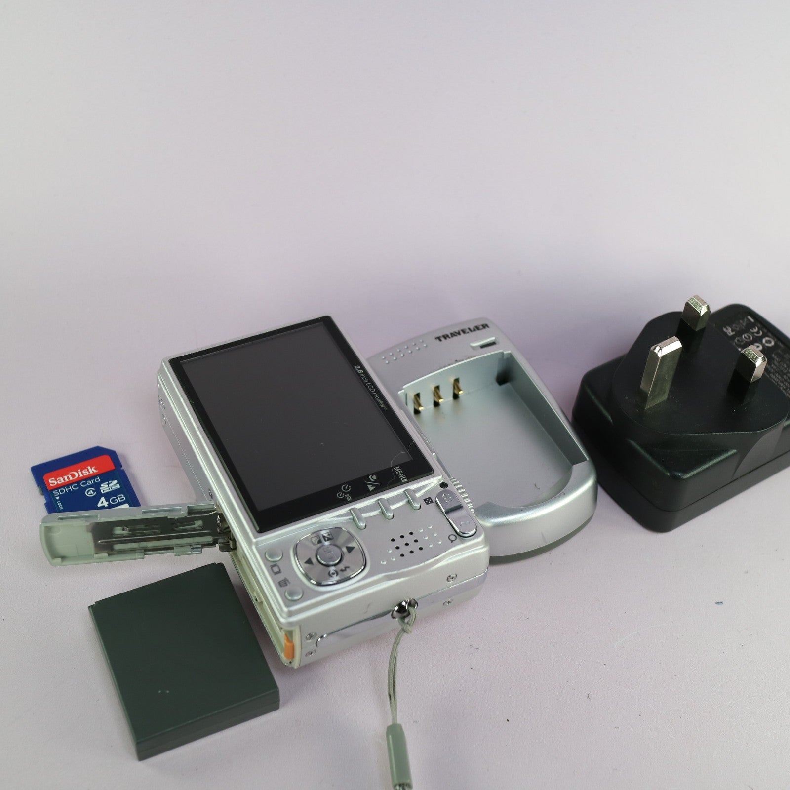 Traveler Digital Camera DC-XZ6 10.1MP Silver Tested Full Working Set